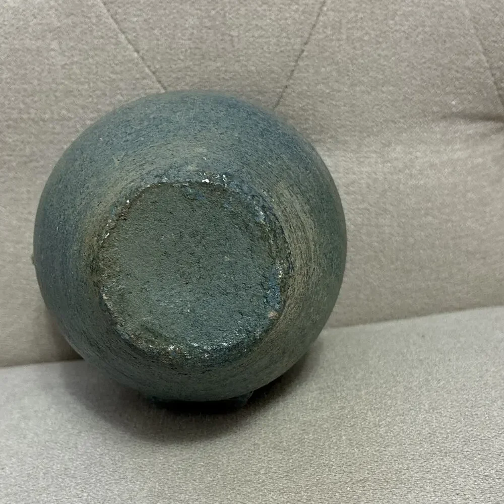Unmarked this blue